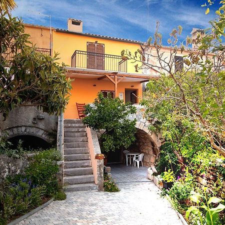 Holiday Home Kuca Na Moru Kornić Kültér fotó
