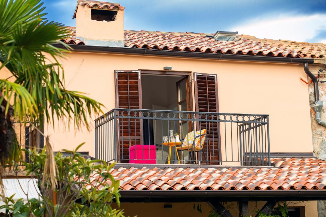 Holiday Home Kuca Na Moru Kornić Kültér fotó