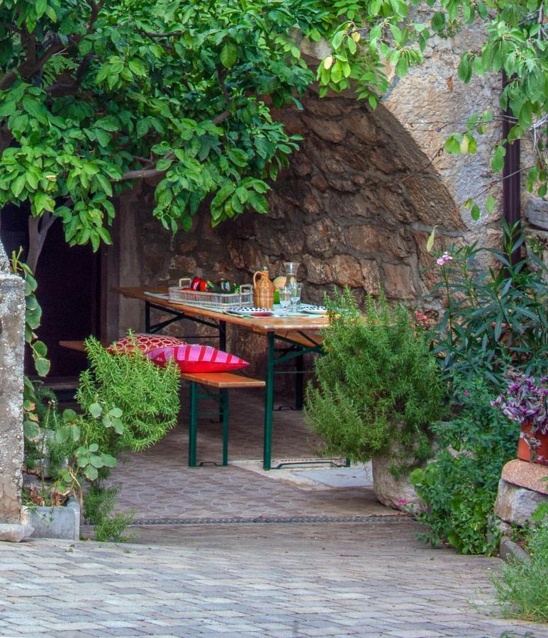 Holiday Home Kuca Na Moru Kornić Kültér fotó