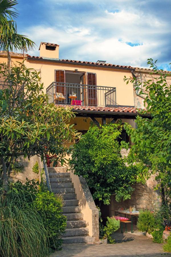 Holiday Home Kuca Na Moru Kornić Kültér fotó